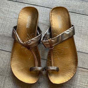 Kenneth Cole Toe Ring Sandal 6.5